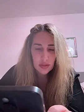 JuliaPrivat online show from 03-11-26, 09:32