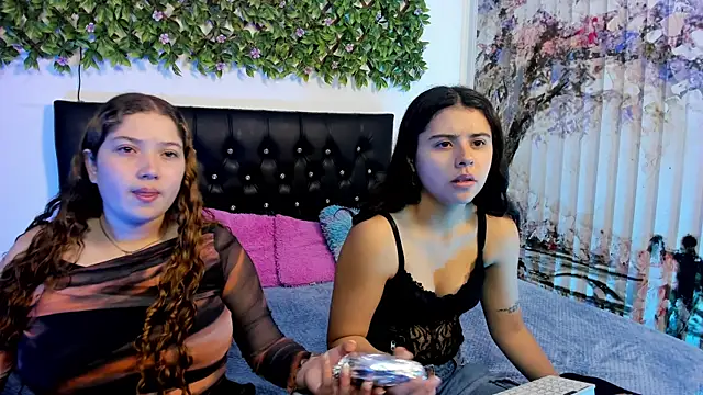 valeria and zoe online show from 05-08-26, 02:11