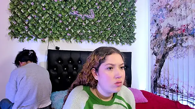 valeria and zoe online show from 05-20-26, 03:40