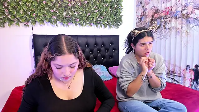 valeria and zoe online show from 05-21-26, 02:02