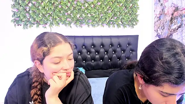 valeria and zoe online show from 05-26-26, 02:24