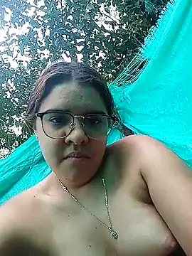 single kitten online show from 03-05-26, 12:23