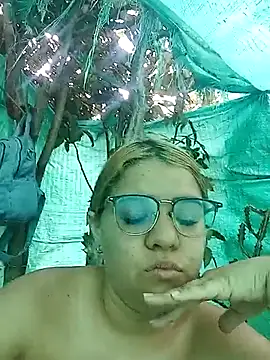 single kitten online show from 04-23-26, 12:29