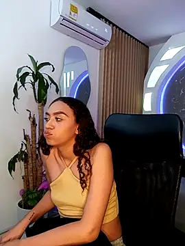 Snapshot of ritzabeth_daniel chatting on 05-13-26, 03:15 ritzabeth daniel online show from 05-13-26, 03:15