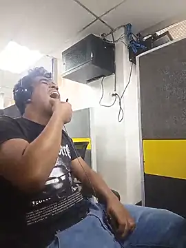 luis230436 online show from 05-28-26, 10:07
