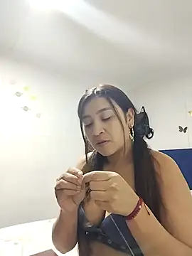 Snapshot of violetax2 chatting on 03-10-26, 11:43 violetax2 online show from 03-10-26, 11:43