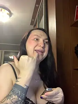 EvaBeautyXx online show from 04-19-26, 10:45