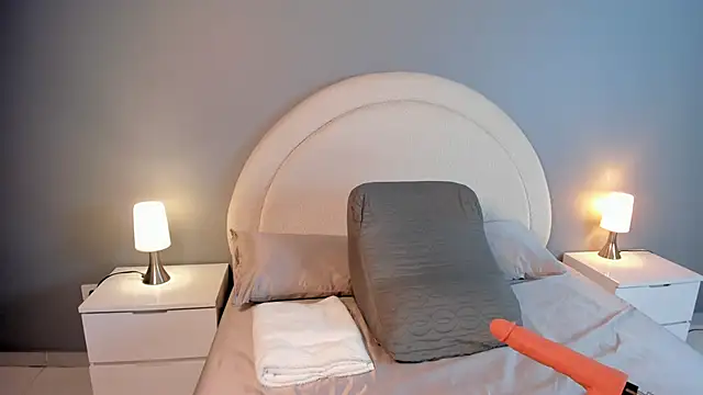 zoepinkett online show from 04-29-26, 03:54