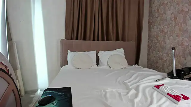 KaylaArt online show from 06-12-26, 07:07