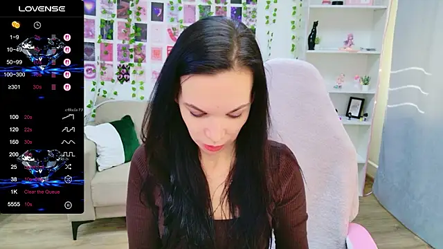 JulieHiL online show from 03-12-26, 07:36