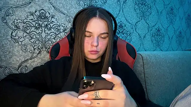 Snapshot of AkikoAnkrom chatting on 03-10-26, 08:47 AkikoAnkrom online show from 03-10-26, 08:47