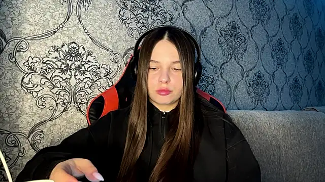 Snapshot of AkikoAnkrom chatting on 03-11-26, 06:36 AkikoAnkrom online show from 03-11-26, 06:36