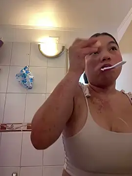 Snapshot of WHITEWOMEN_2 chatting on 03-10-26, 03:17 WHITEWOMEN 2 online show from 03-10-26, 03:17