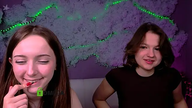 Snapshot of chloe_ley chatting on 05-15-26, 07:10 chloe ley online show from 05-15-26, 07:10