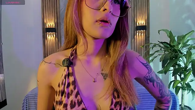 Snapshot of Melodylanee chatting on 05-06-26, 11:04 Melodylanee online show from 05-06-26, 11:04