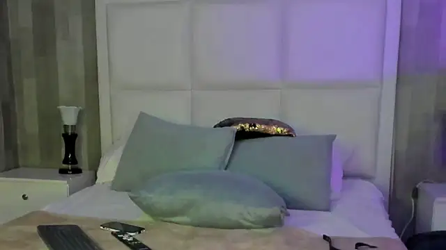 Snapshot of CaliferAndAurora chatting on 03-11-26, 04:24 CaliferAndAurora online show from 03-11-26, 04:24