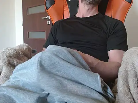 Snapshot of Sokarek chatting on 04-28-26, 12:43 Sokarek online show from 04-28-26, 12:43