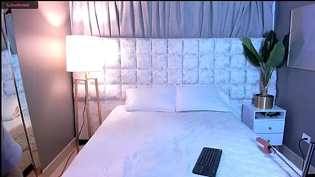 Samantha Velle online show from 04-24-26, 02:52