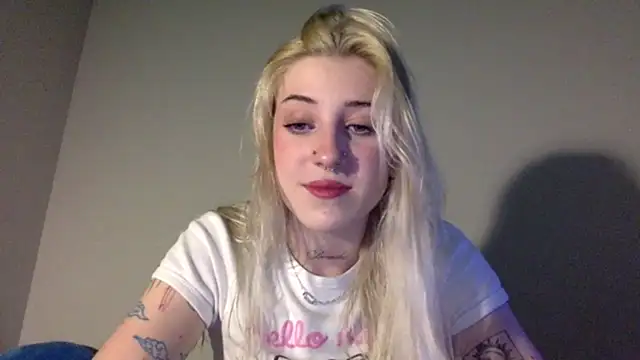 Snapshot of EmmyWet chatting on 02-27-26, 08:20 EmmyWet online show from 02-27-26, 08:20