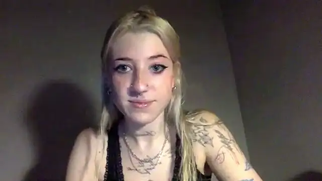 Snapshot of EmmyWet chatting on 03-01-26, 04:42 EmmyWet online show from 03-01-26, 04:42