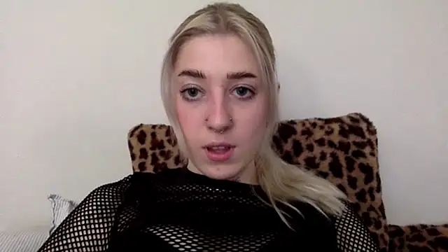 Snapshot of EmmyWet chatting on 03-05-26, 01:18 EmmyWet online show from 03-05-26, 01:18