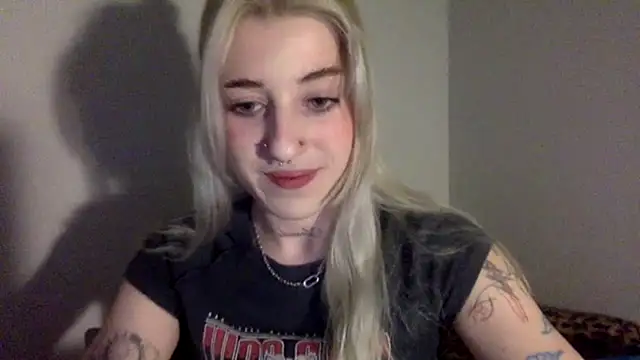 Snapshot of EmmyWet chatting on 03-10-26, 07:30 EmmyWet online show from 03-10-26, 07:30