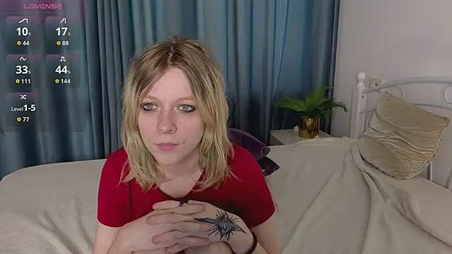 Snapshot of MollySally chatting on 04-27-26, 04:10 MollySally online show from 04-27-26, 04:10