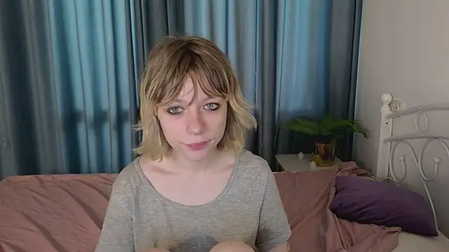 Snapshot of MollySally chatting on 05-13-26, 04:10 MollySally online show from 05-13-26, 04:10