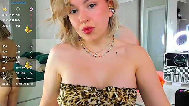 crowned goddess online show from 03-07-26, 02:08