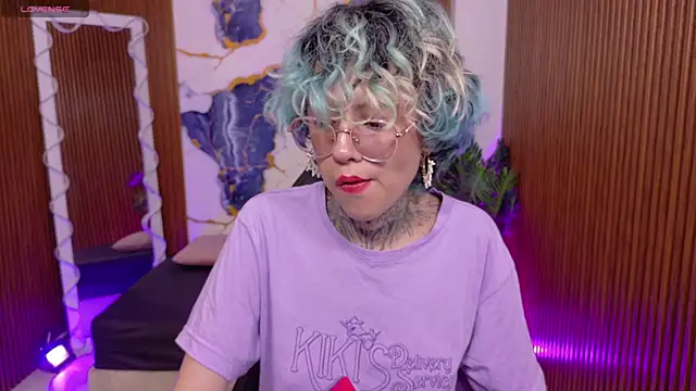 Lyra tay online show from 06-17-26, 08:54