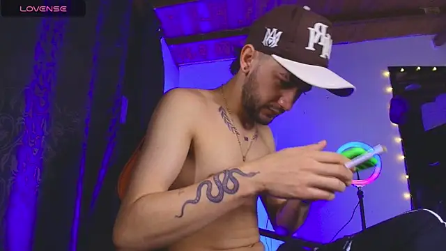 Snapshot of Jey_dirty_777 chatting on 03-08-26, 11:14 Jey dirty 777 online show from 03-08-26, 11:14