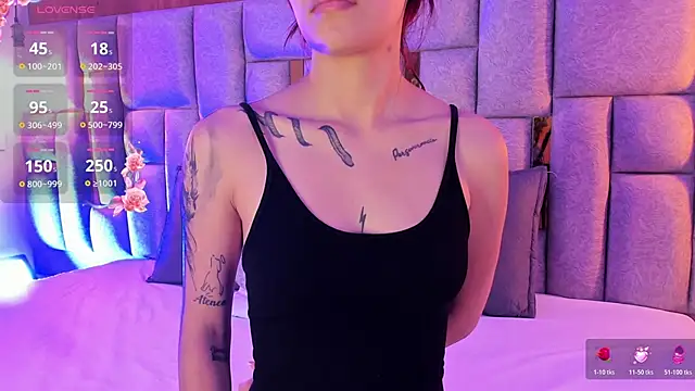 camilaa smith  online show from 04-23-26, 07:49