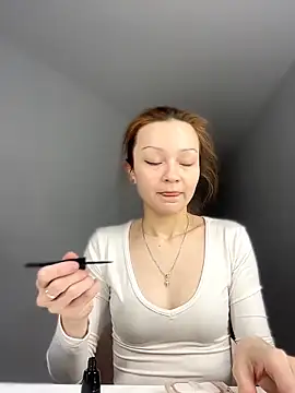 SadieSink  online show from 05-01-26, 06:18