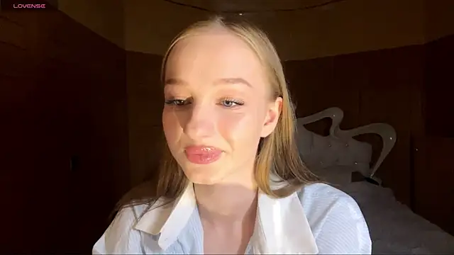 Anika Socutehe online show from 04-22-26, 08:32