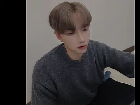 Snapshot of bigbigtop20 chatting on 03-04-26, 02:45 bigbigtop20 online show from 03-04-26, 02:45