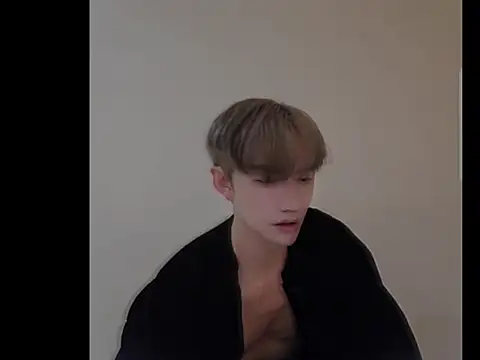 Snapshot of bigbigtop20 chatting on 03-07-26, 02:25 bigbigtop20 online show from 03-07-26, 02:25