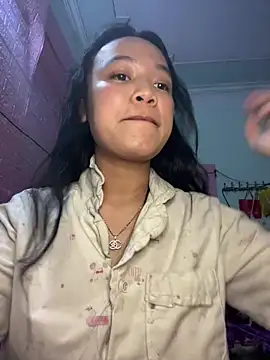 Snapshot of Leeeeiu chatting on 03-03-26, 04:57 Leeeeiu online show from 03-03-26, 04:57