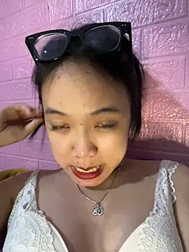 Snapshot of Leeeeiu chatting on 03-05-26, 12:56 Leeeeiu online show from 03-05-26, 12:56