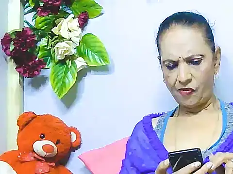 Snapshot of Hot_queen58 chatting on 06-03-26, 02:55 Hot queen58 online show from 06-03-26, 02:55