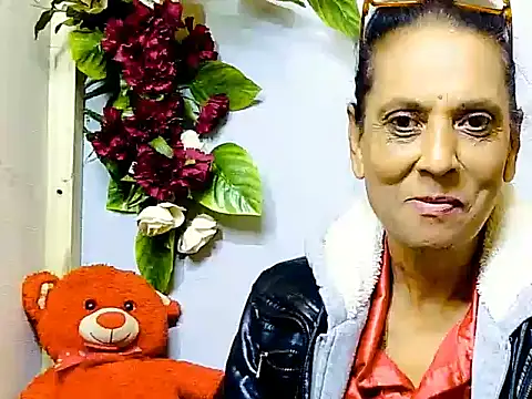 Snapshot of Hot_queen58 chatting on 06-10-26, 06:01 Hot queen58 online show from 06-10-26, 06:01