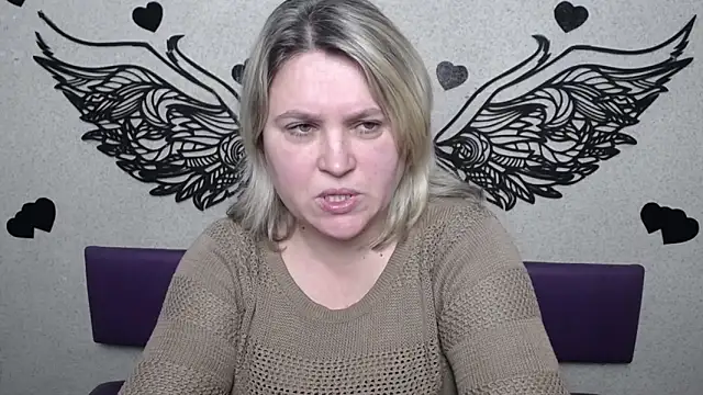 Snapshot of VickyRobins chatting on 03-03-26, 09:59 VickyRobins online show from 03-03-26, 09:59