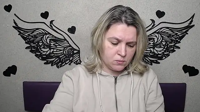 Snapshot of VickyRobins chatting on 03-10-26, 07:02 VickyRobins online show from 03-10-26, 07:02