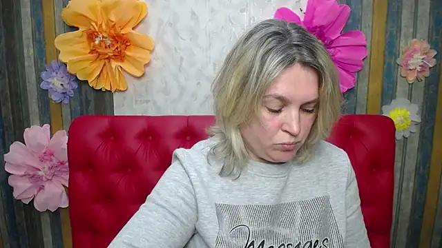 Snapshot of VickyRobins chatting on 03-16-26, 07:23 VickyRobins online show from 03-16-26, 07:23