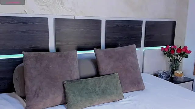 Snapshot of Natalia_Cruzz chatting on 05-22-26, 07:30 Natalia Cruzz online show from 05-22-26, 07:30