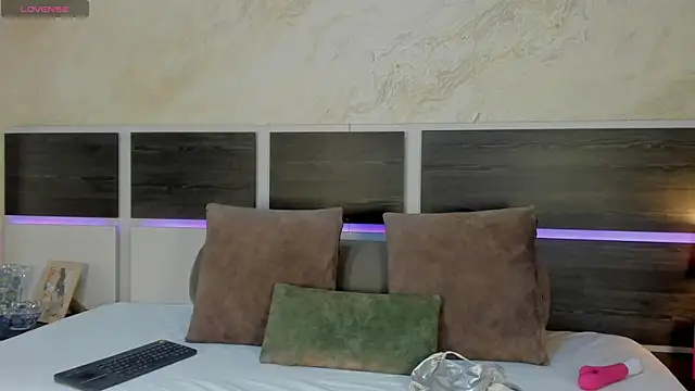 Snapshot of Natalia_Cruzz chatting on 06-01-26, 07:59 Natalia Cruzz online show from 06-01-26, 07:59