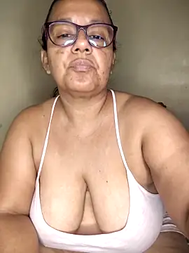 Snapshot of Roxy_77 chatting on 03-25-26, 11:38 Roxy 77 online show from 03-25-26, 11:38