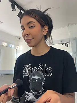 VioletaHills  online show from 04-25-26, 12:19