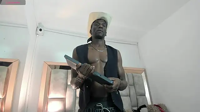 Snapshot of Titan_Moreno_ chatting on 05-25-26, 12:11 Titan Moreno online show from 05-25-26, 12:11