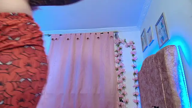 Snapshot of Evan_Rose chatting on 03-06-26, 11:34 Evan Rose online show from 03-06-26, 11:34