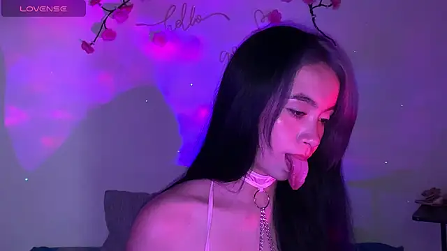 Snapshot of sweet_molly420 chatting on 05-15-26, 11:23 sweet molly420 online show from 05-15-26, 11:23